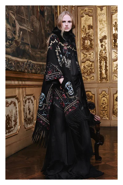 Look 28